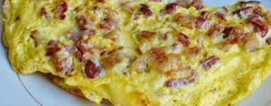 LCHF jajčna omleta z mesom